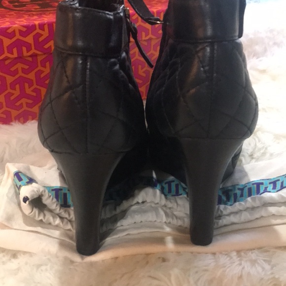 COPY - Tory Burch Layla quilted wedges booty,black size - Picture 7 of 10